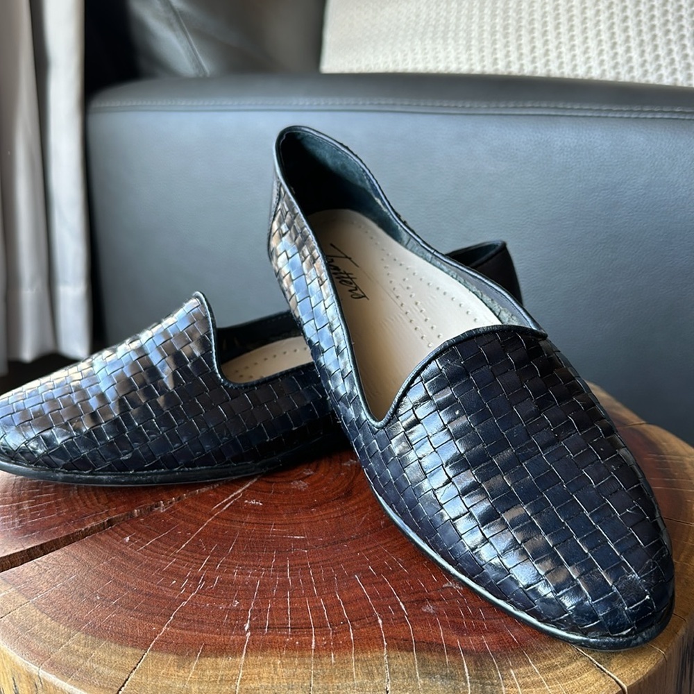 Trotters Liz navy blue weave leather slip-on loafers 7M